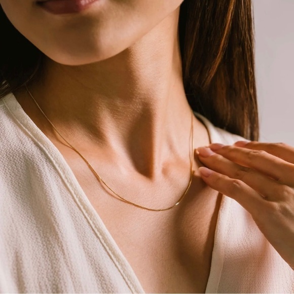 Lover’s Tempo Mini Curb Chain Necklace - Picture 4 of 4